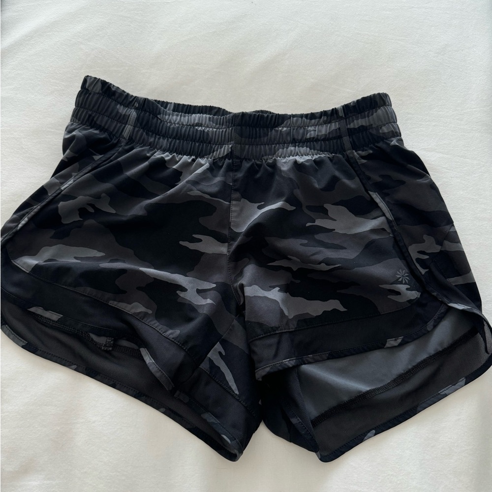 Athleta mesh racer 4 inch camo short size xs